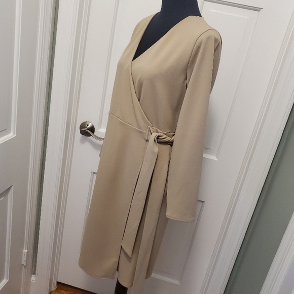 Alfani Beige Belted Wrap Long sleeve Surplice Neckline Wrap Dress Size SP - Picture 7 of 12